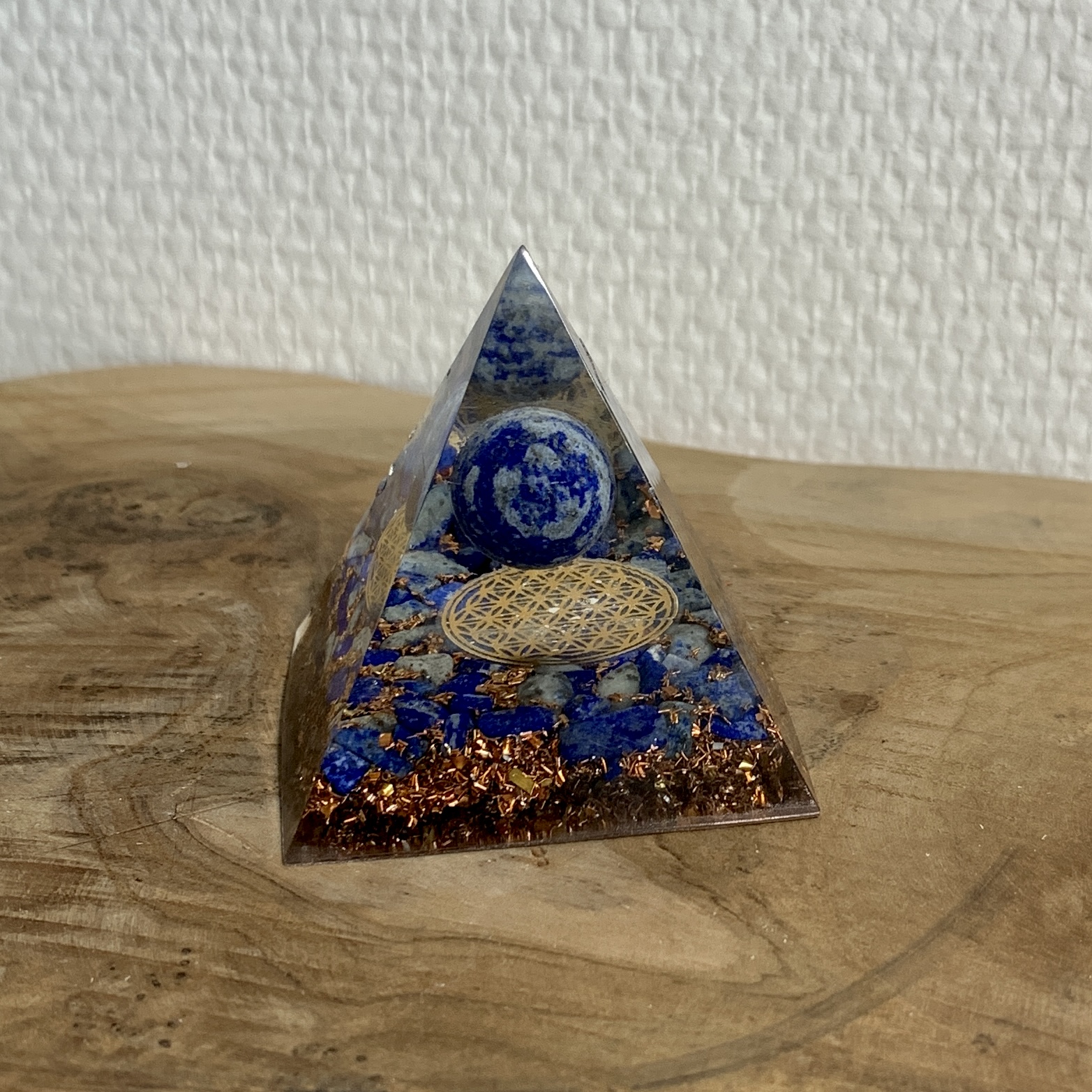 Orgonite-piramide-5x5-cm